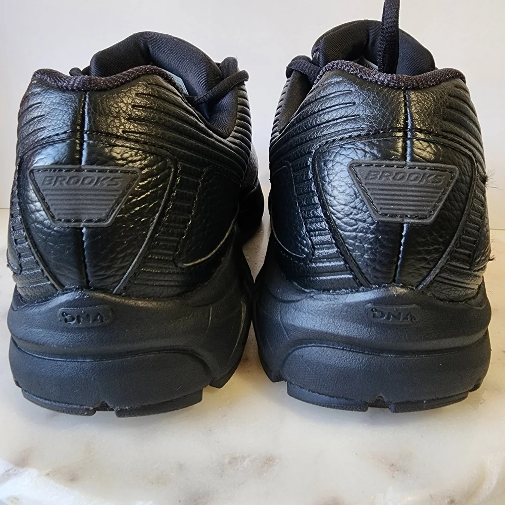 Brooks Women's Addiction Walker 2 Black Shoes Sneakers Size 12B 1203071B072